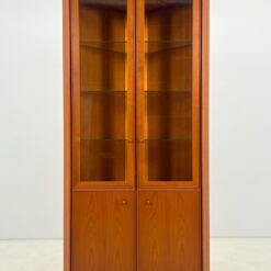 Vintažinė kampinė vitrina 49x103x199 cm