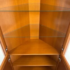 Vintažinė kampinė vitrina 49x103x199 cm