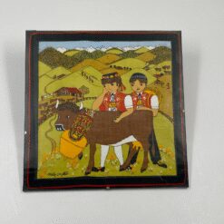 “Fisba Stoffels” įstiklinta skarelė su piemenimis ir jaučiu 1×30,5×30,5 cm