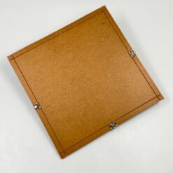 “Fisba Stoffels” įstiklinta skarelė su muzikantais 1×30,5×30,5 cm