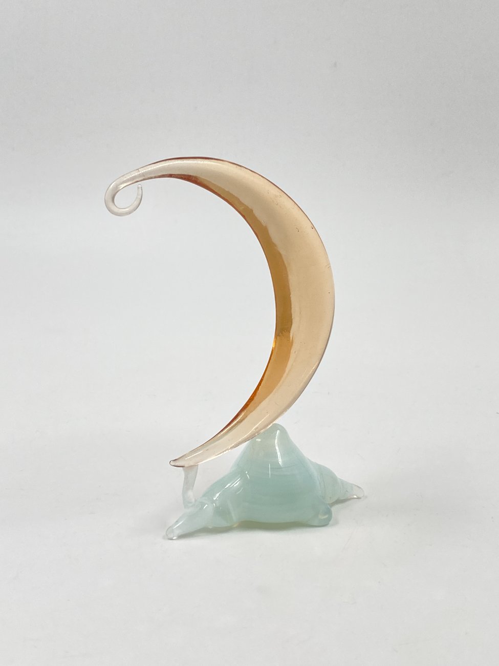 HN0326-stiklines-skulpturos-1 Stiklinė mėnulio ir debesies statula 4×9,5×12 cm