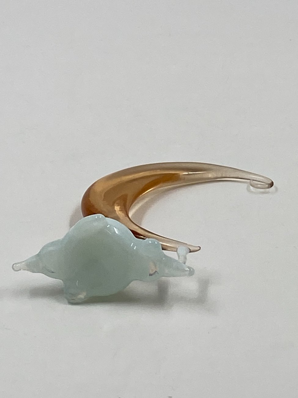 HN0326-stiklines-skulpturos-6 Stiklinė mėnulio ir debesies statula 4×9,5×12 cm