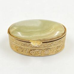 Žalvarinė dėžutė su oniksu 3,5x5x2 cm