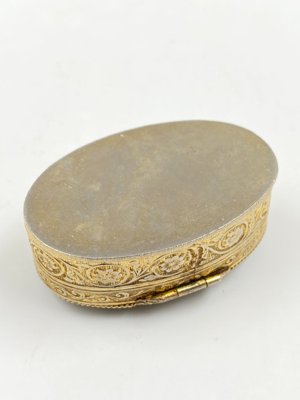 HN0336-dezutes-9 Žalvarinė dėžutė su oniksu 3,5x5x2 cm