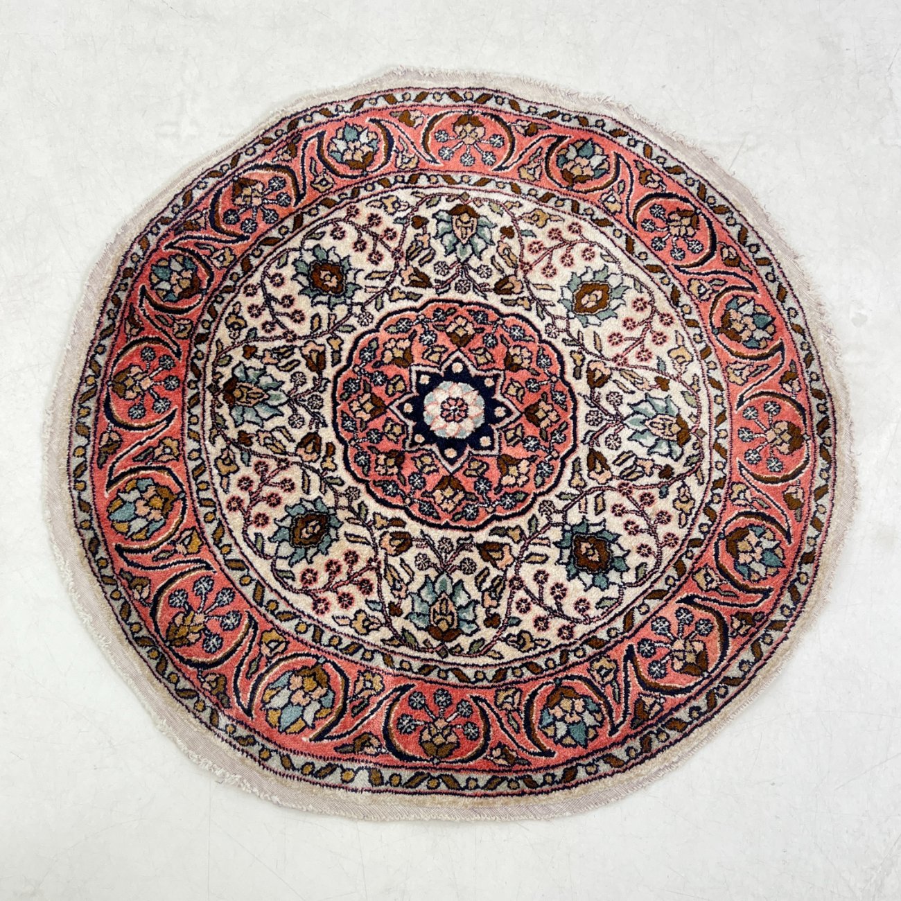 HN0345-kilimai-0 Šilkinis rankų darbo kilimas “Nain” 93x93x0,4 cm