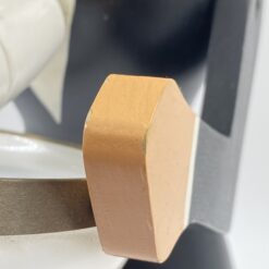 Medinis stalinis šviestuvas stikliniu gaubtu “Padavėjas” 30x21x59 cm