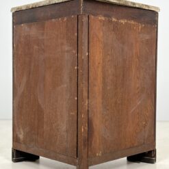 Kampinė inkrustuota raudonmedžio komoda su marmuru ir žalvariniais apkaustais 61x99x103 cm