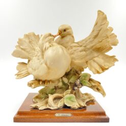 G. Armani keramikinė statula “Balandžių bučinys” 19x25x24 cm