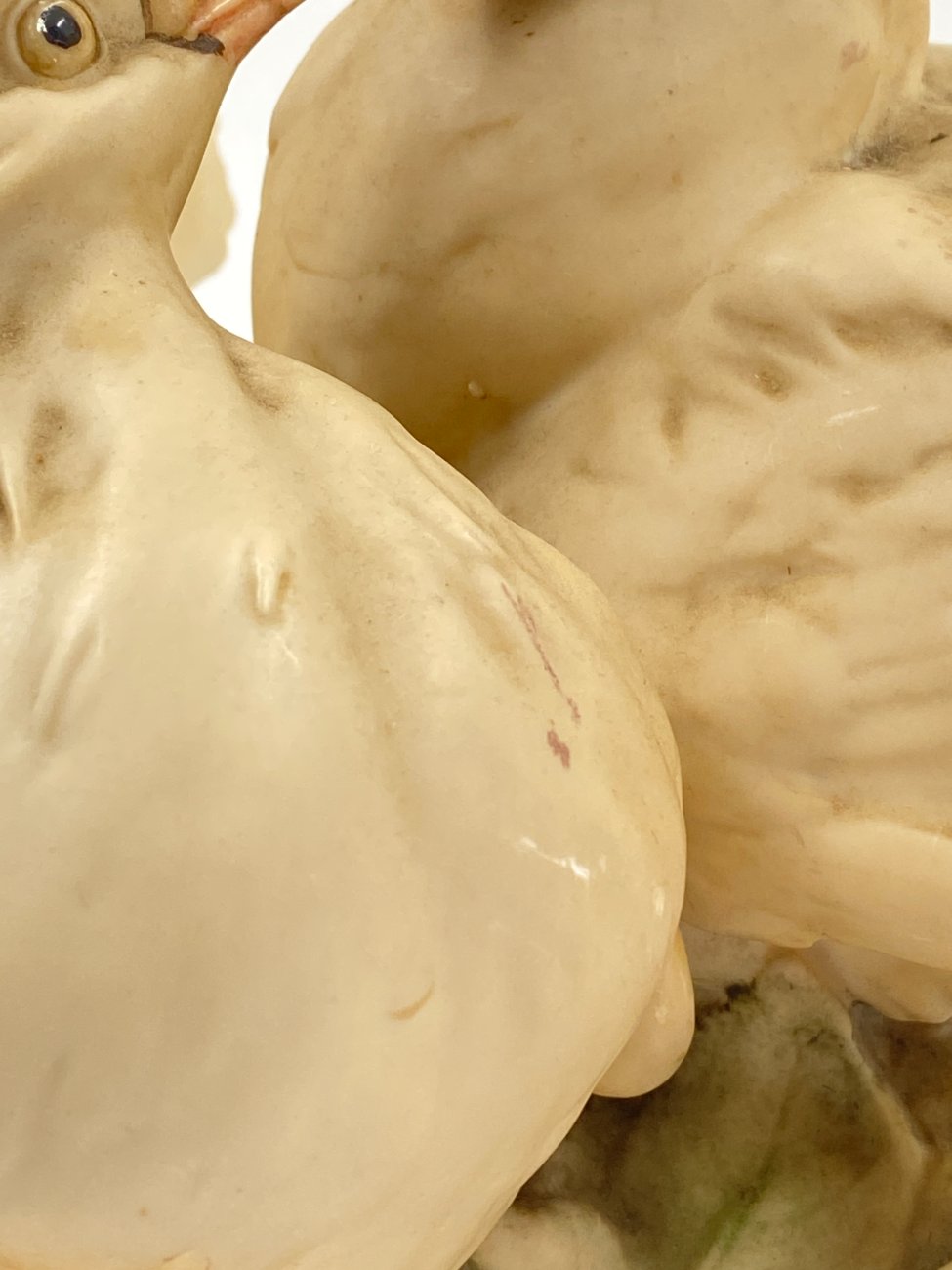 DM0076-keramikines-skulpturos-14 G. Armani keramikinė statula “Balandžių bučinys” 19x25x24 cm