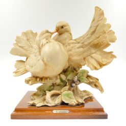 G. Armani keramikinė statula “Balandžių bučinys” 19x25x24 cm