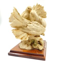 G. Armani keramikinė statula “Balandžių bučinys” 19x25x24 cm