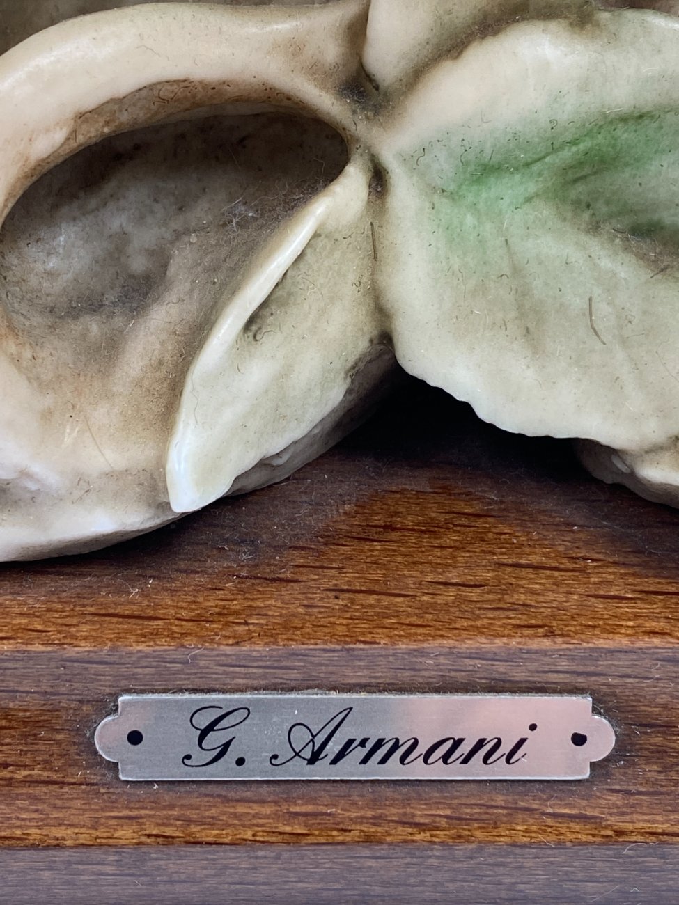 DM0076-keramikines-skulpturos-6 G. Armani keramikinė statula “Balandžių bučinys” 19x25x24 cm