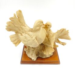 G. Armani keramikinė statula “Balandžių bučinys” 19x25x24 cm