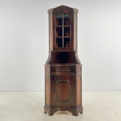 Kampinis riešutmedžio bufetas 53x75x198 cm