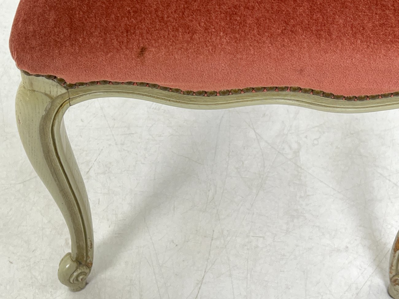 DM0119-kedes-12 Provanso stiliaus kėdės su veliūru 6 vnt. komplektas 55x48x99 cm, 49 cm