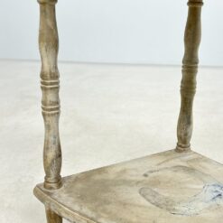 Provanso stiliaus medinė kampinė etažerė – lentyna 33,5x48x115 cm