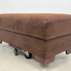 Dvivietis dirbtinės zomšos prieškambario pufas – skrynia 63x122x49 cm