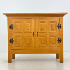 Ąžuolinė dviejų durų komoda 47,5x138x108,5 cm
