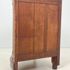 Kampinė inkrustuota raudonmedžio komoda 74x108x108 cm