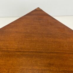 Kampinė inkrustuota raudonmedžio komoda 74x108x108 cm