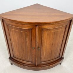 Kampinė inkrustuota raudonmedžio komoda 74x108x108 cm