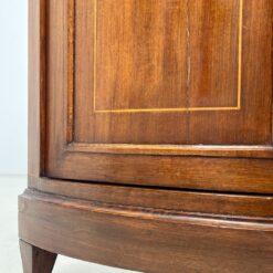 Kampinė inkrustuota raudonmedžio komoda 74x108x108 cm