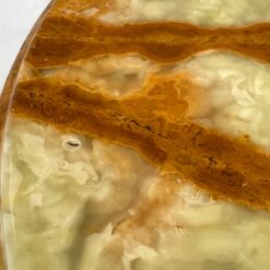 Žalvarinio rėmo staliukas su onikso stalviršiumi 82x82x48 cm