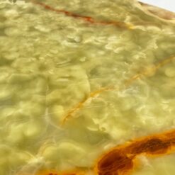 Žalvarinio rėmo staliukas su onikso stalviršiumi 82x82x48 cm