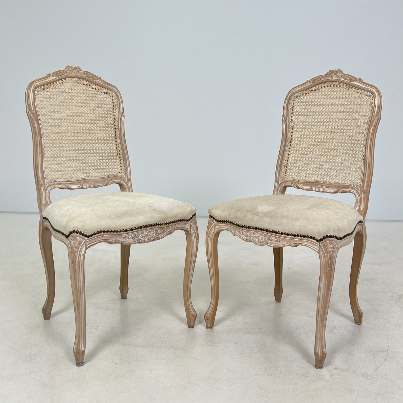 DM0156-kedes-0 Medinės kėdės su gobelenu ir ratanu 2 vnt. komplektas 47x50x99 cm, 48 cm