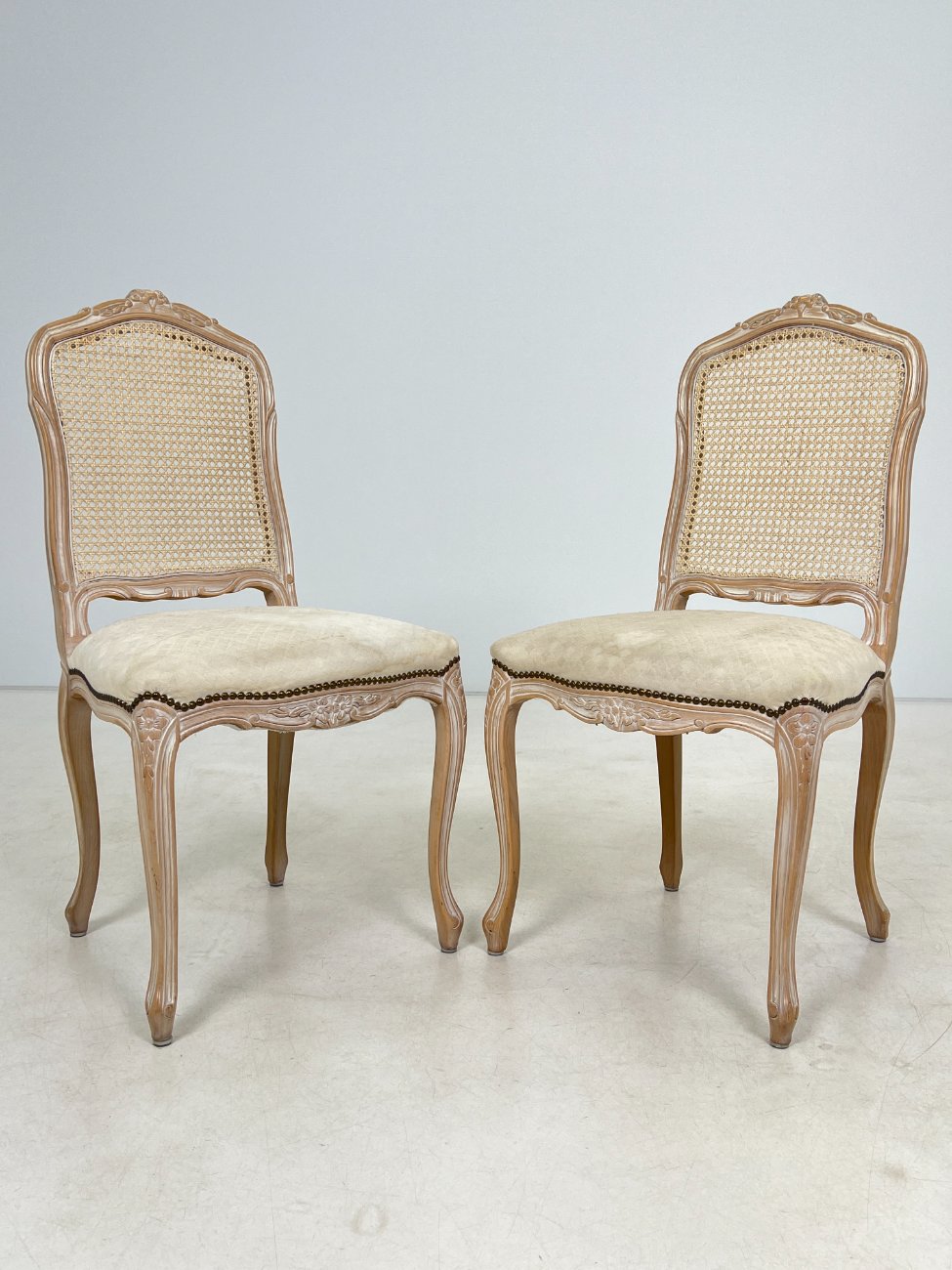 DM0156-kedes-1 Medinės kėdės su gobelenu ir ratanu 2 vnt. komplektas 47x50x99 cm, 48 cm