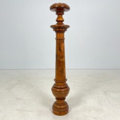 Drožinėta riešutmedžio kolona 22x22x119 cm