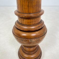 Drožinėta riešutmedžio kolona 22x22x119 cm