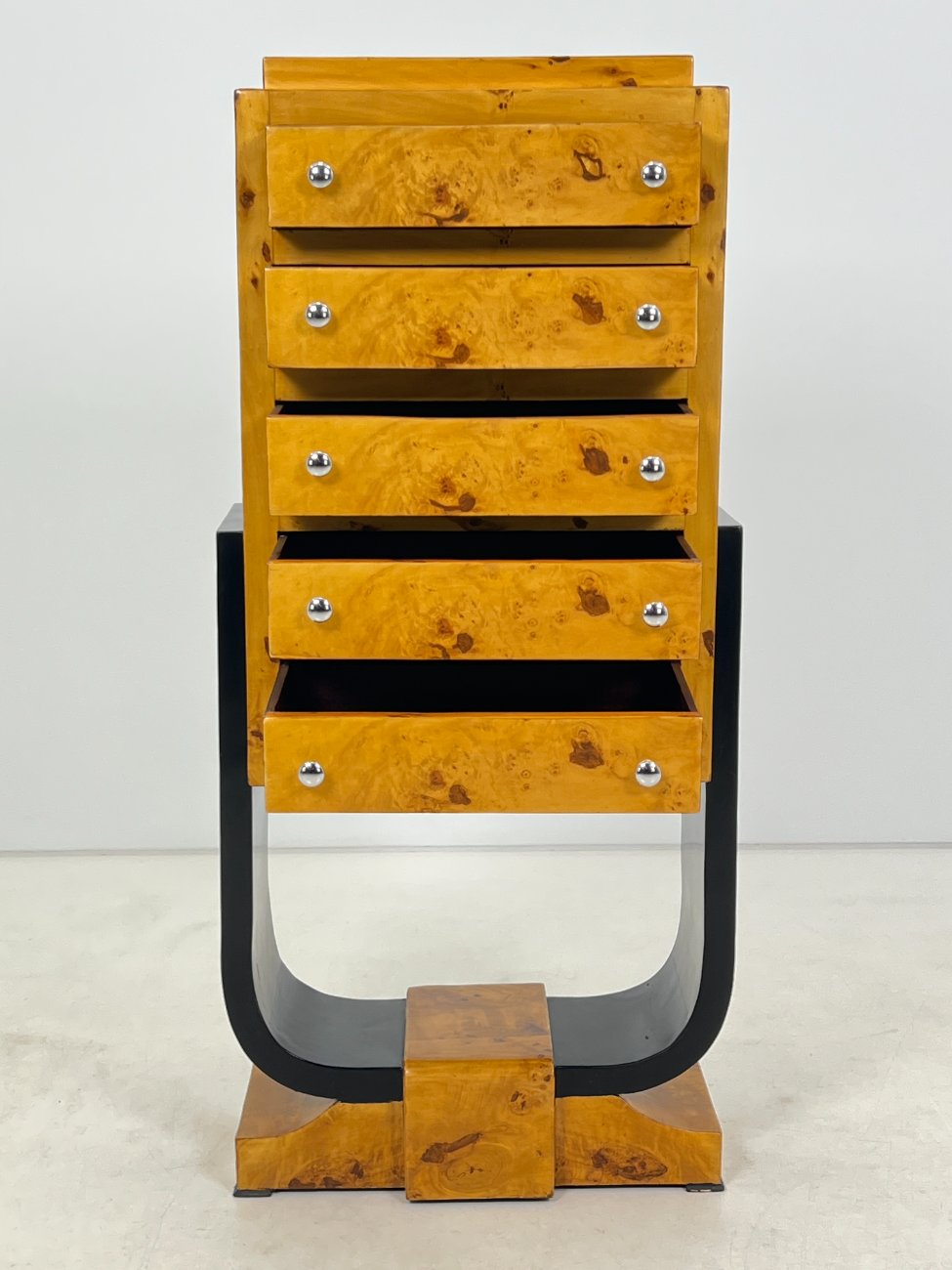 HF0341-komodos-6 Art deco stiliaus penkių stalčių komoda 38x63x137,5 cm