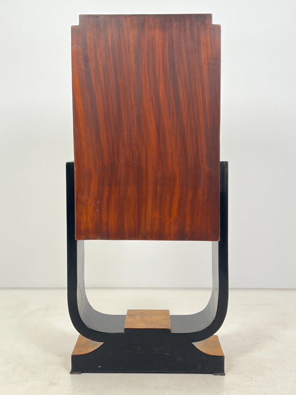 HF0341-komodos-7 Art deco stiliaus penkių stalčių komoda 38x63x137,5 cm