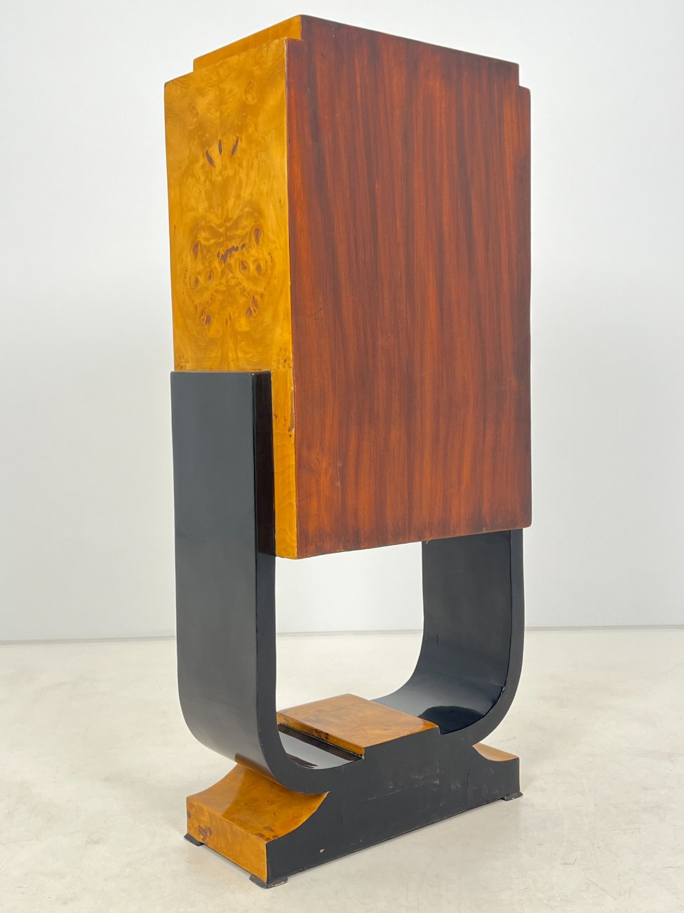 HF0341-komodos-8 Art deco stiliaus penkių stalčių komoda 38x63x137,5 cm