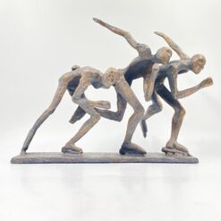 Ketaus statula “Trys čiuožėjai” 17x40x29 cm