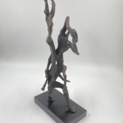 Ketaus statula ant plastikinio postamento “Trys krepšininkai” 12x24x40,5 cm