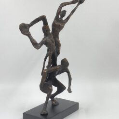 Ketaus statula ant plastikinio postamento “Trys krepšininkai” 12x24x40,5 cm