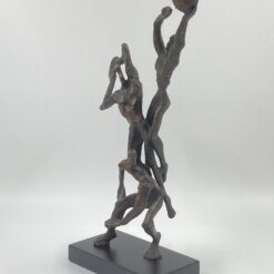 Ketaus statula ant plastikinio postamento “Trys krepšininkai” 12x24x40,5 cm