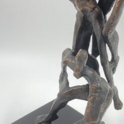 Ketaus statula ant plastikinio postamento “Trys krepšininkai” 12x24x40,5 cm