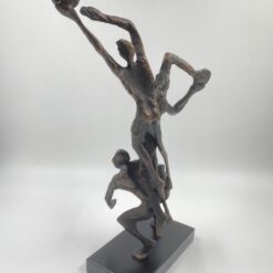 Ketaus statula ant plastikinio postamento “Trys krepšininkai” 12x24x40,5 cm