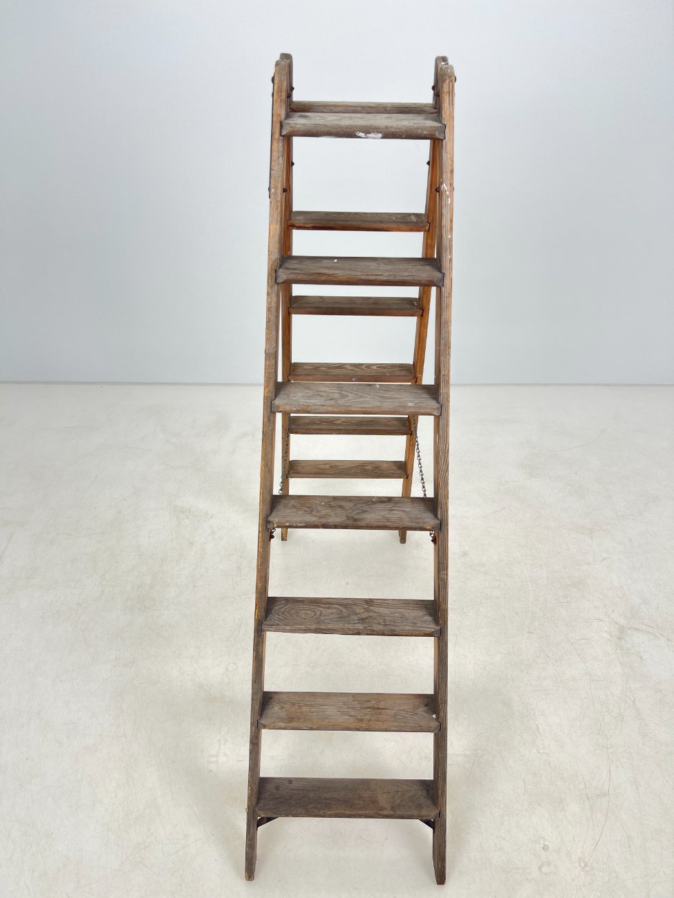 HF0398-irankiai-prietaisai-5 Vintažinės medinės dvipusės kopėčios 124x32x165 cm