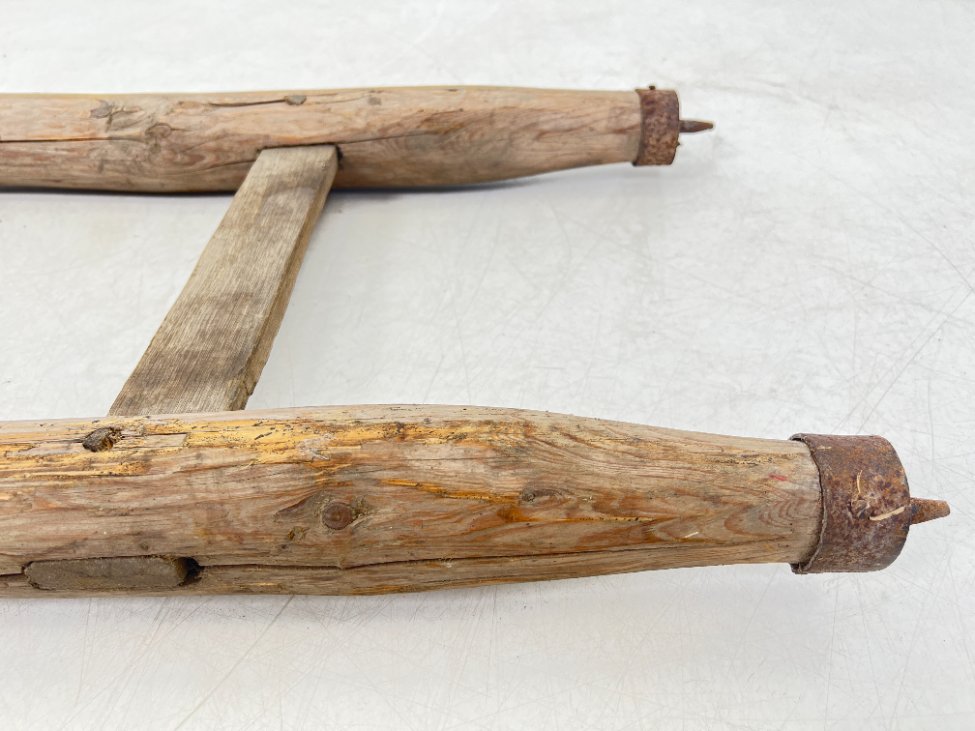 HF0401-irankiai-prietaisai-5 Senovinės įsmeigiamos pušies medžio kopėčios 7x44x200 cm