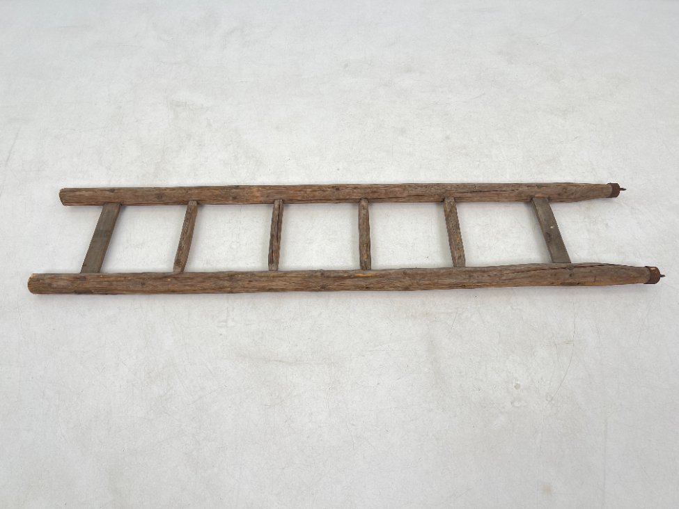 HF0401-irankiai-prietaisai-7 Senovinės įsmeigiamos pušies medžio kopėčios 7x44x200 cm