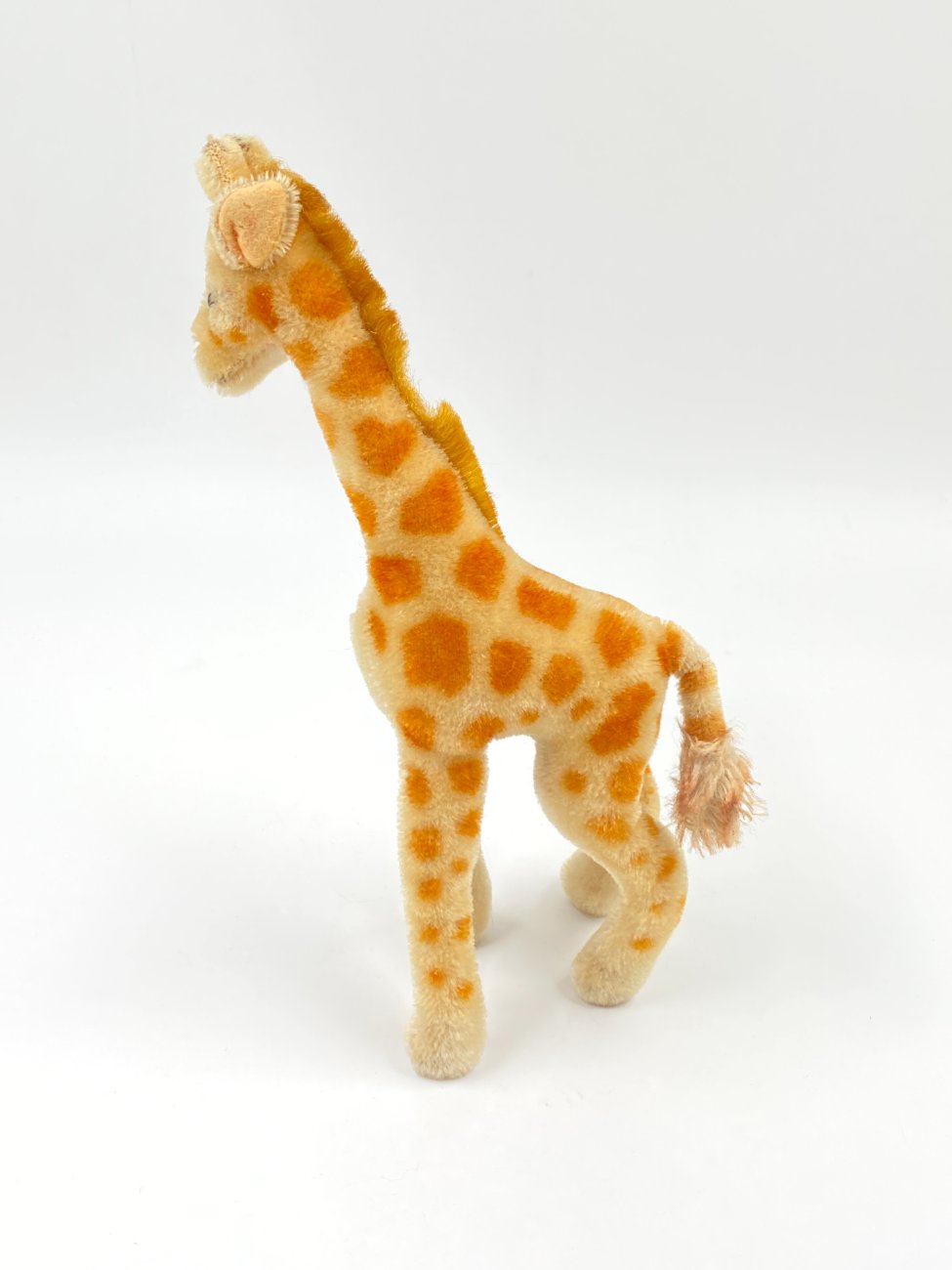 HN0412-zaislai-1 Vintažinė “Steiff” pliušinė žirafa 10x18x28 cm