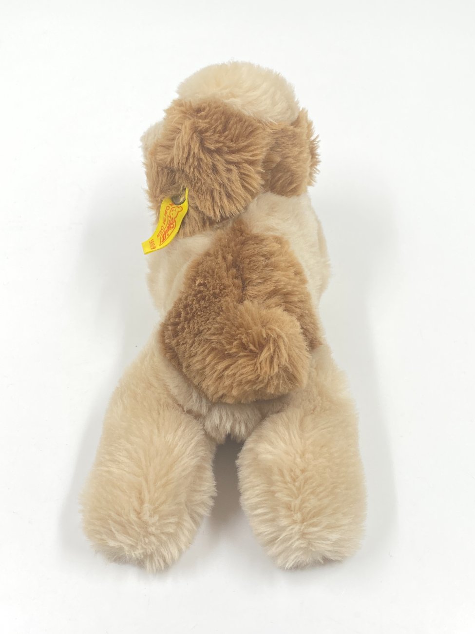 HN0420-zaislai-4 Vintažinis “Steiff” pliušinis gulintis šuo 5610/18 11,5x24x10 cm