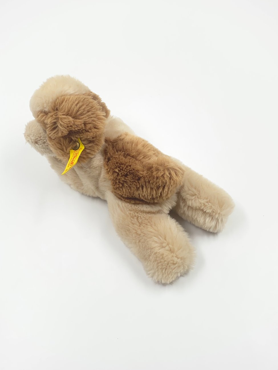 HN0420-zaislai-7 Vintažinis “Steiff” pliušinis gulintis šuo 5610/18 11,5x24x10 cm