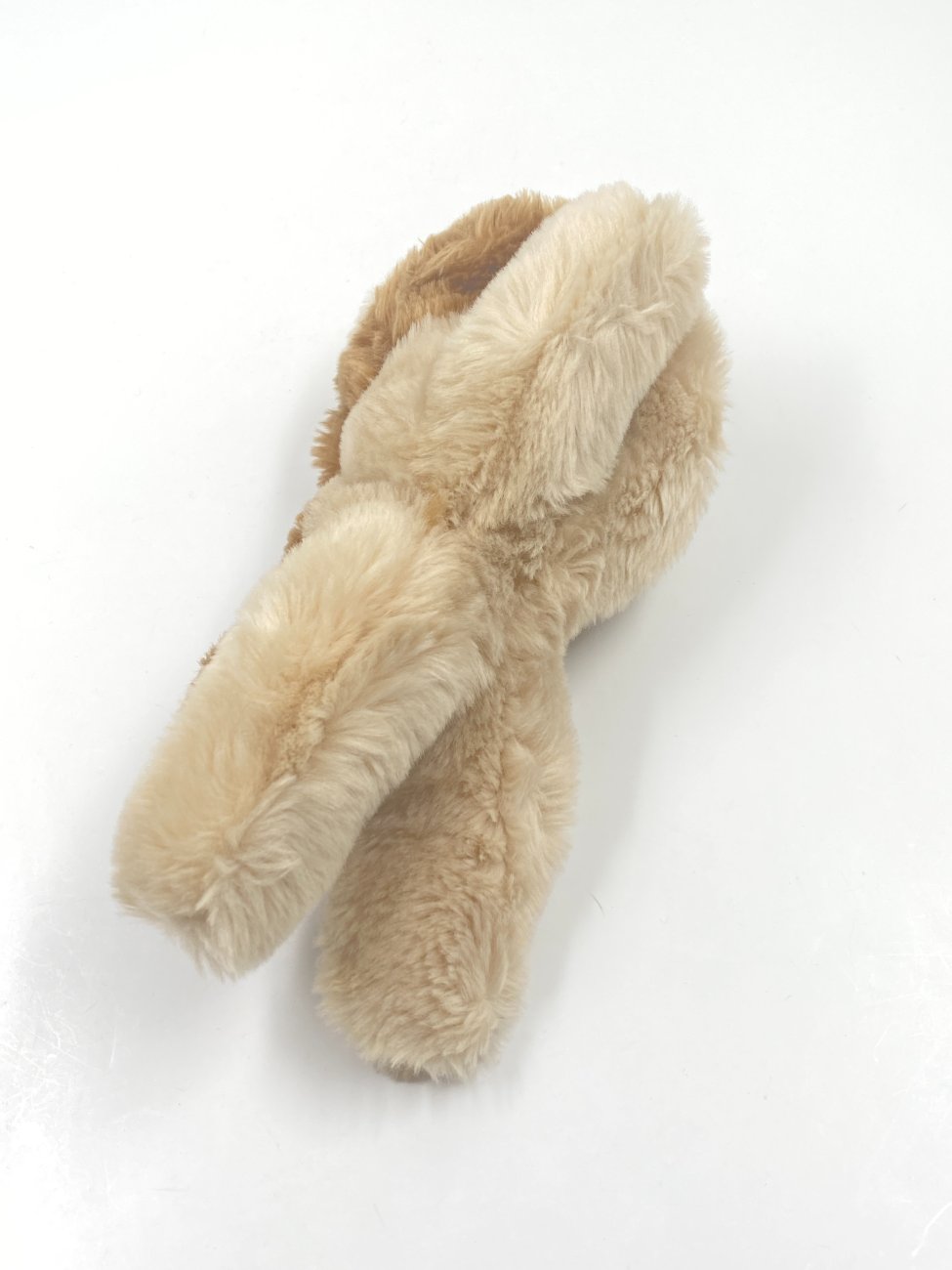 HN0420-zaislai-9 Vintažinis “Steiff” pliušinis gulintis šuo 5610/18 11,5x24x10 cm