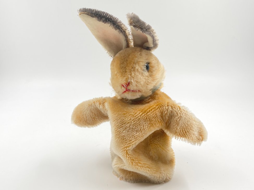 HN0445-zaislai-2 Vintažinis “Steiff” pliušinis kiškis, maunamas ant rankos 8,5x21x27,5 cm