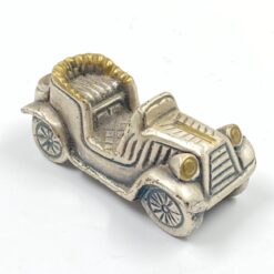 Metalinė senovinio automobilio statulėlė 6x3x2,5 cm